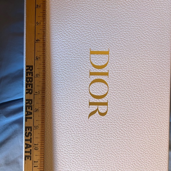 Dior White Gift Box (white ribbon) - Picture 5 of 6